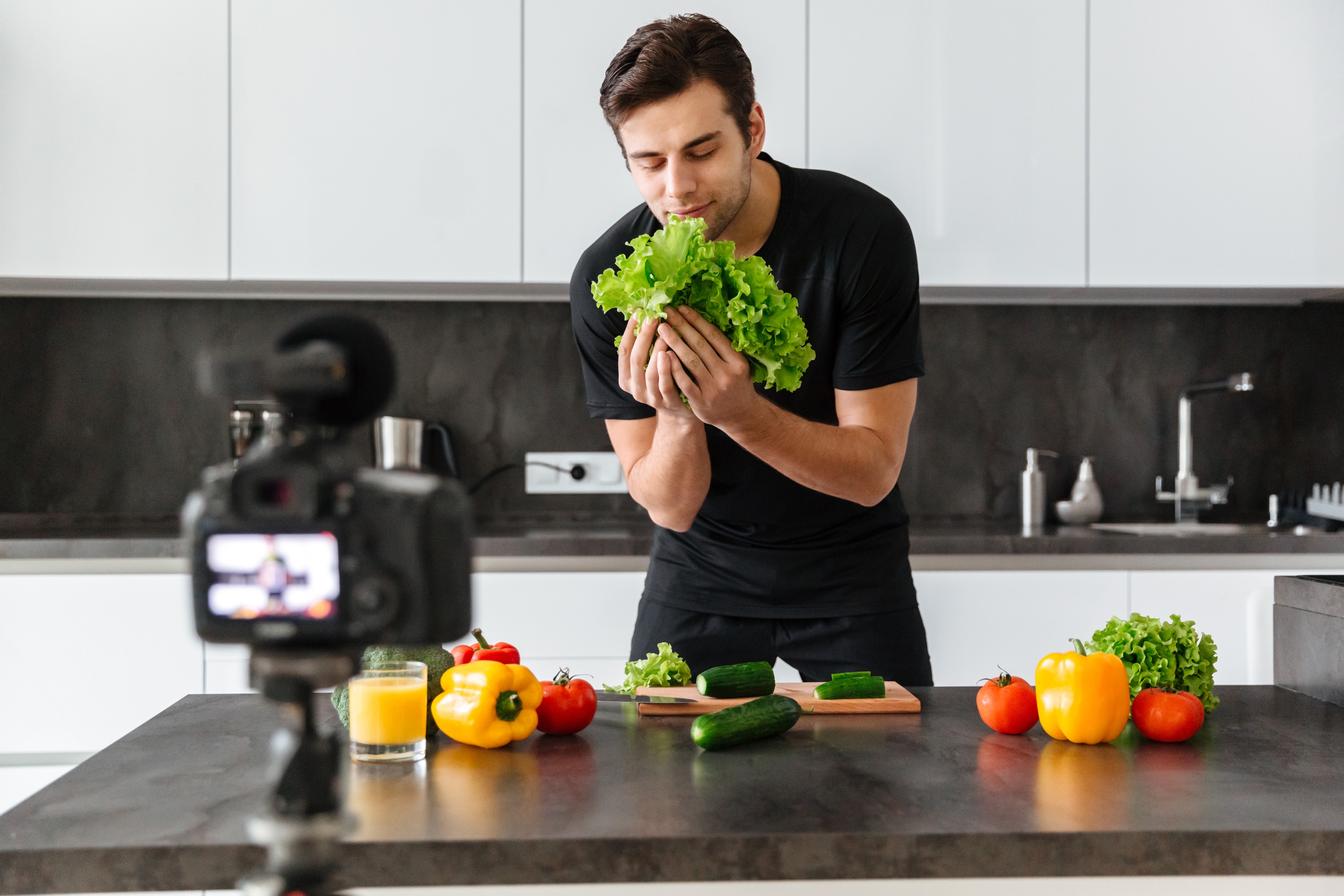 Influencer Marketing Agencies vs AI Platforms: What Food and Beverage Brands Need to Know thumbnail